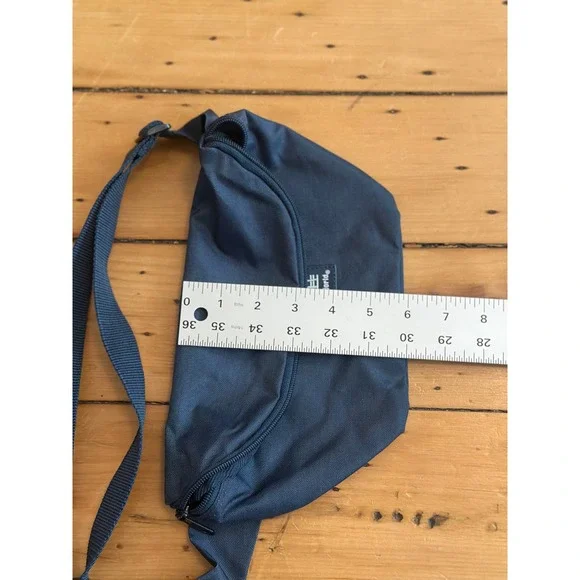 Walt Disney World Vintage Navy Fannypack - Picture 3 of 7